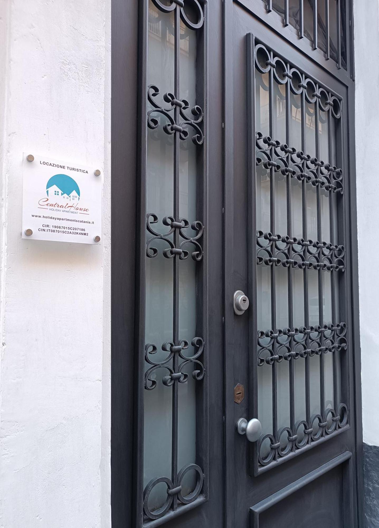 Central House Κατάνια Εξωτερικό φωτογραφία